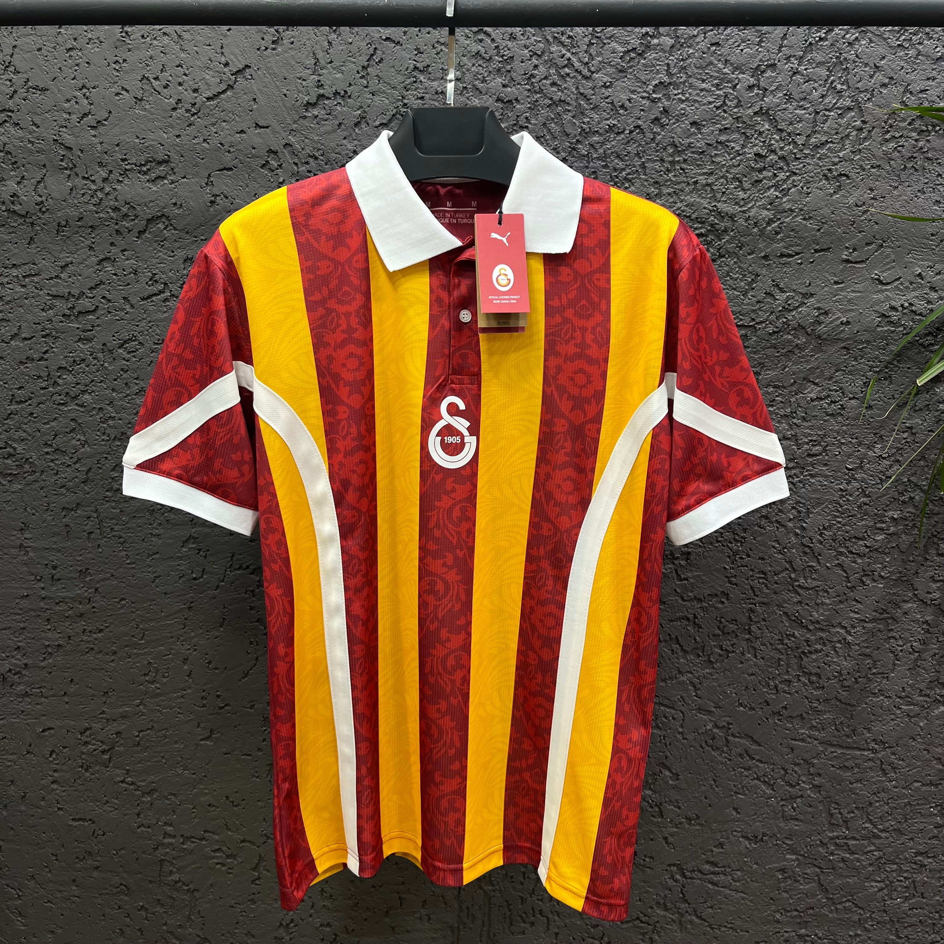 Retro Çubuklu Tasarım Premium Forma