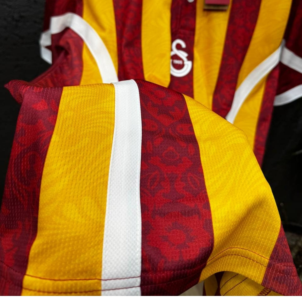 Retro Çubuklu Tasarım Premium Forma