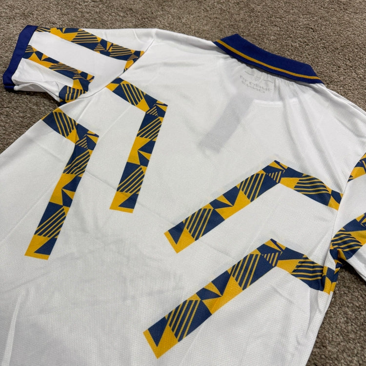 Beyaz Retro Tasarım Forma