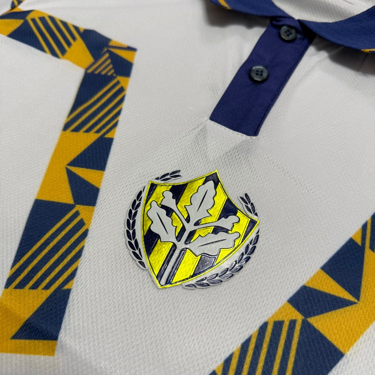 Beyaz Retro Tasarım Forma