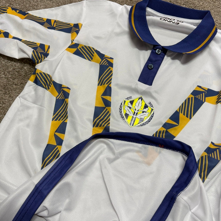 Beyaz Retro Tasarım Forma