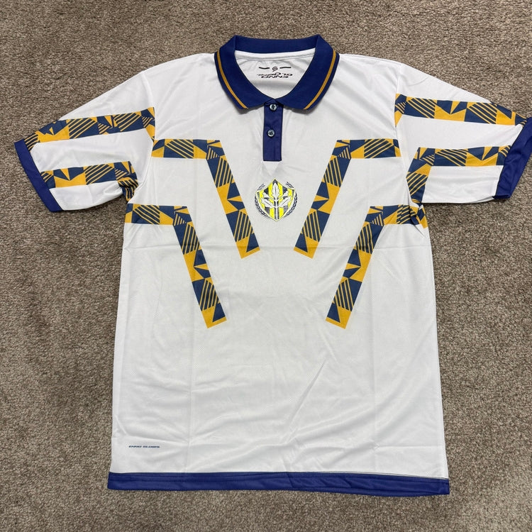 Beyaz Retro Tasarım Forma