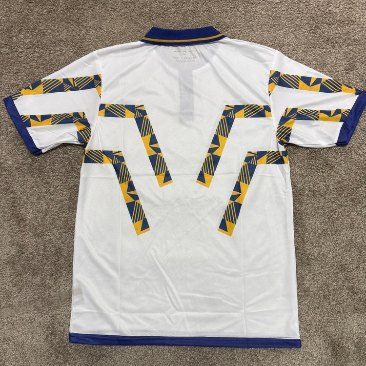 Beyaz Retro Tasarım Forma