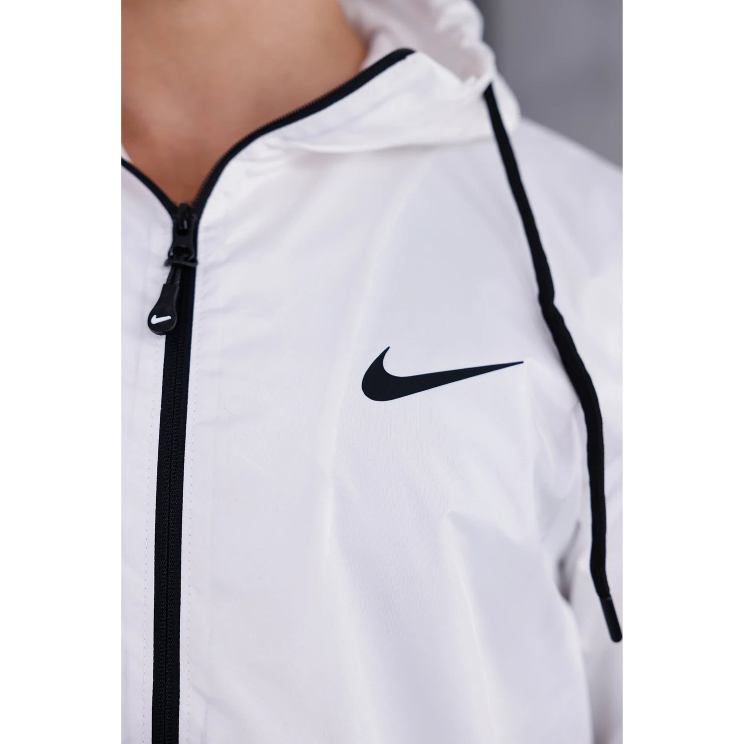 Nike Beyaz Astarlı Yağmurluk